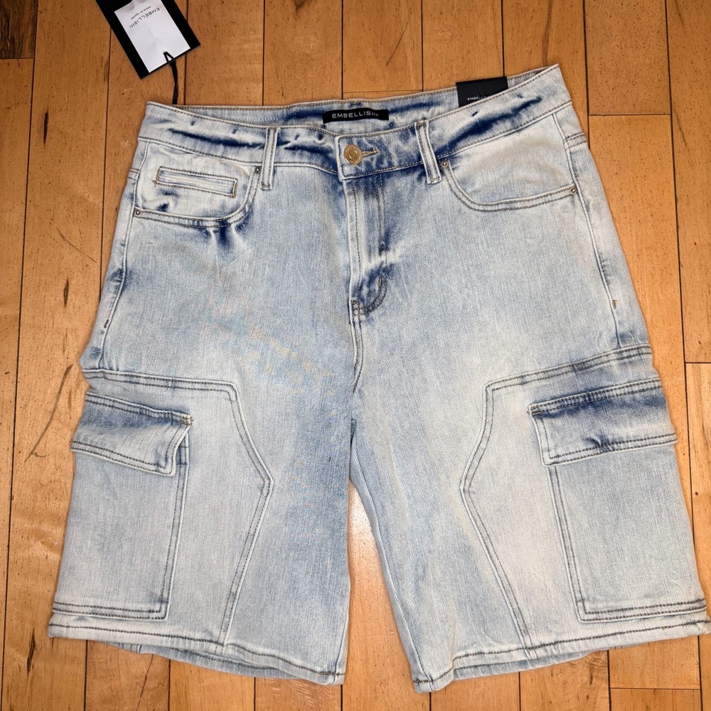 Embellish Light Wasl
Blue Denim Jorts sz 32